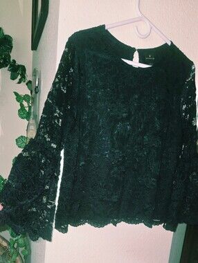 Lace Blouse Sz lrg, Bell Sleeves.